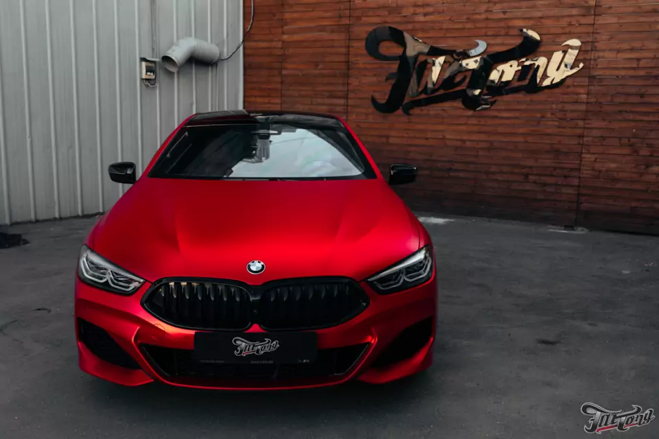 Кузовной ремонт BMW 8 и оклейка деталей виниловой пленкой после ремонта